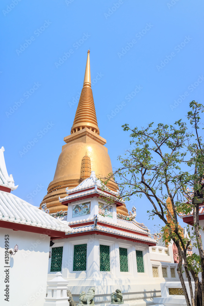 Wat Bowon Niwet Temple with golden pagoda near Khaosan Road, Ban Wat Bowon Niwet Temple with golden pagoda near Khaosan Road, Ban