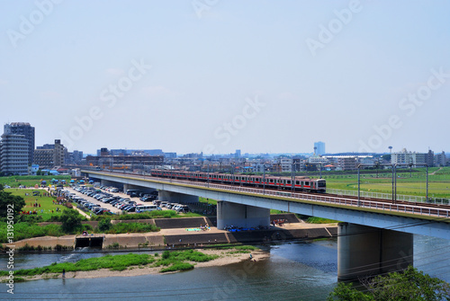多摩川に架かる鉄道橋