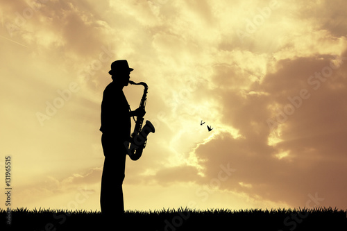 Man plays the saxophone