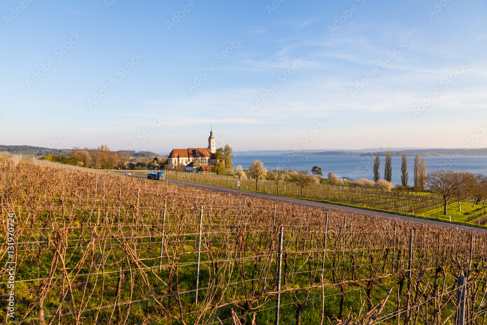 Fototapeta premium Klosterkirche Birnau mit Bodensee im Hintergrund