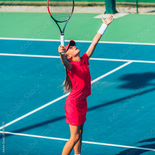 Won point. Girl playing tennis © Microgen