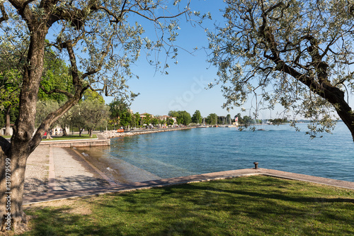 Bilde på lerret Shore of the Lake Garda in Bardolino,  Italy