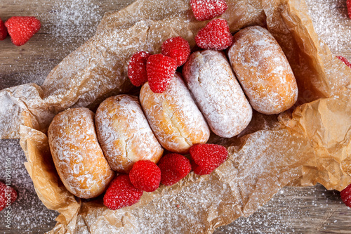 Fotografia Fresh Raspberry jam doughnuts in icing sugar