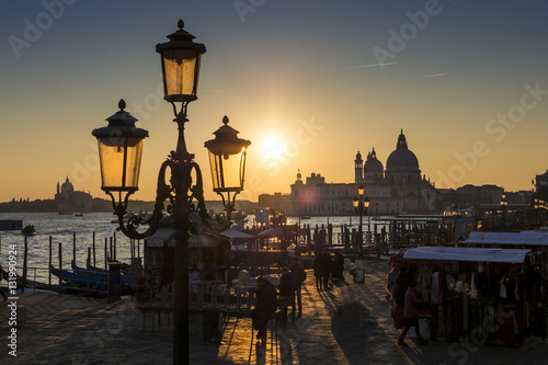 Photo Abendstimmung in Venedig, Blick über den Canale Grande zur Santa Maria della Sal