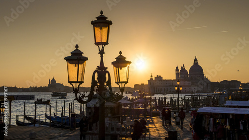 Abendstimmung in Venedig, Blick über den Canale Grande zur Santa Maria della Salute photo