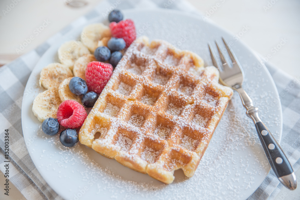 Waffeln mit Beeren Waffeln mit Beeren