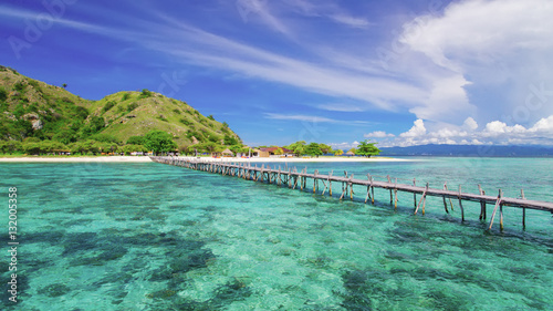 Fotografía Wooden pier on Kanawa Island. Indonesia