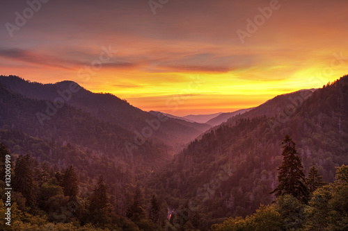 Fototapeta Naklejka Na Ścianę i Meble -  Smoky Mountain Sunset
