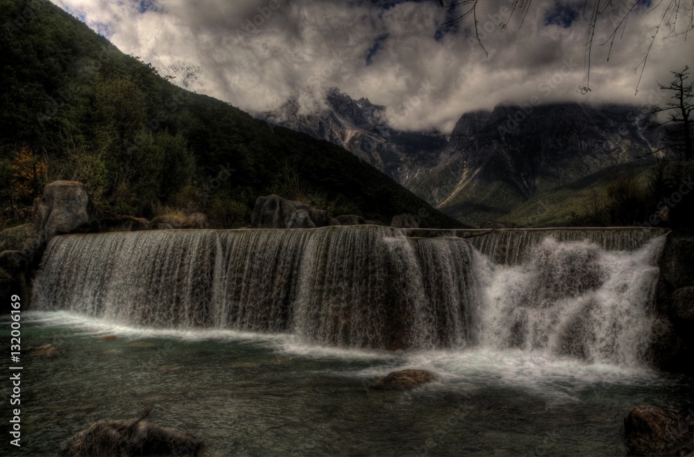 China Lijiang Dragon Mountian waterfalls