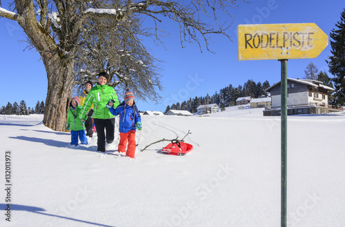 auf geht's zum Rodelhang photo