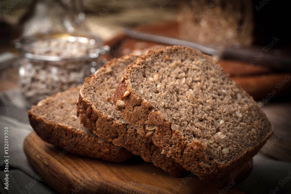 Wholemeal bread with sunflower seeds. - obrazy, fototapety, plakaty 