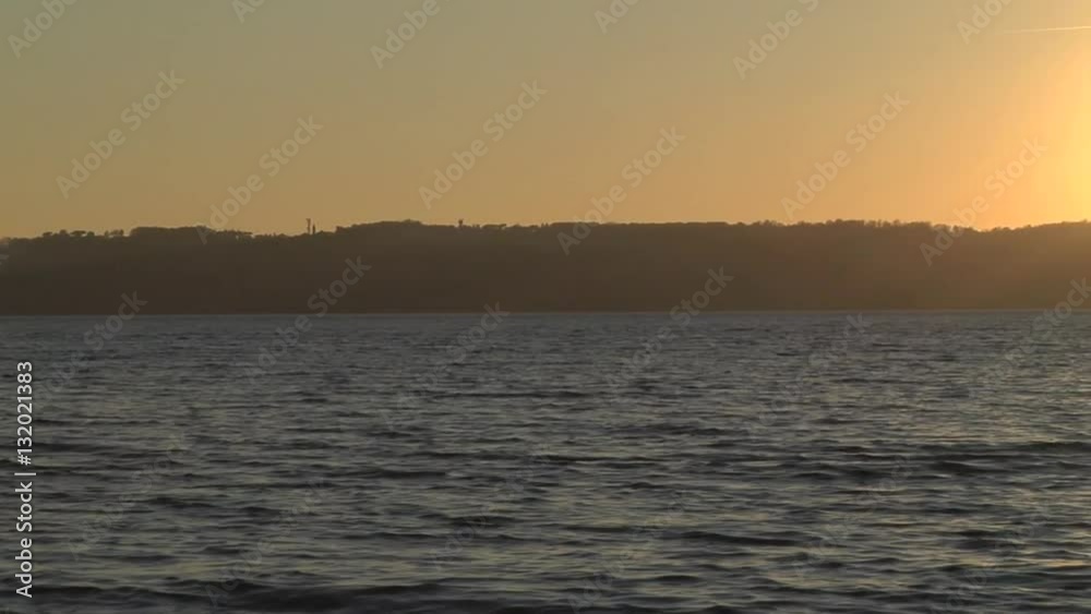 Panoramica del lago di Bracciano al tramonto Panoramica del lago di Bracciano al tramonto