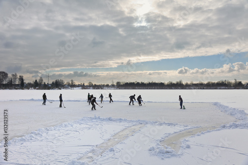  Eishockey auf einem See 