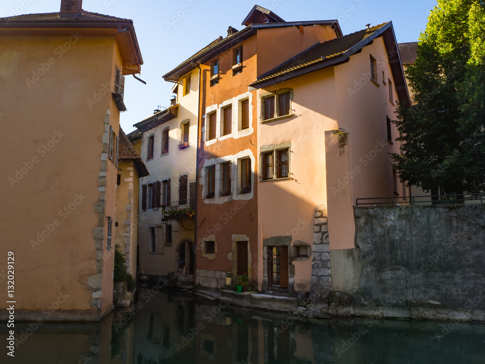 Annecy , localidad del departamento de Alta Saboya, en la región de Auvernia-Ródano-Alpes, Francia. Verano de 2016
