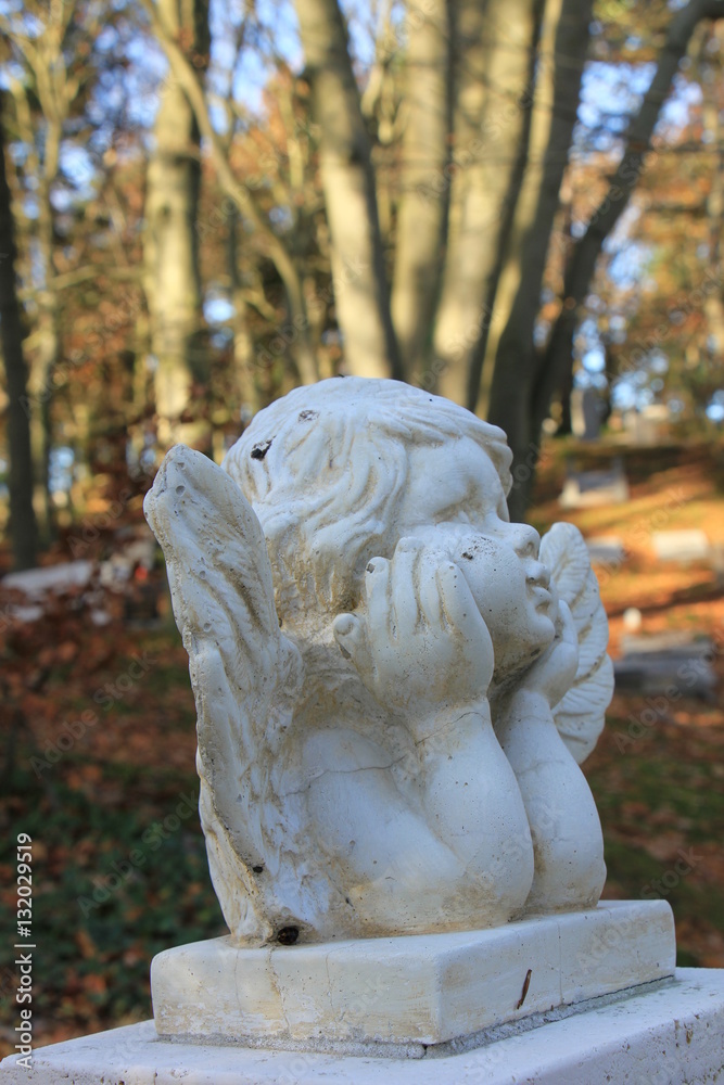 Fototapeta premium Guardian angel grave ornament