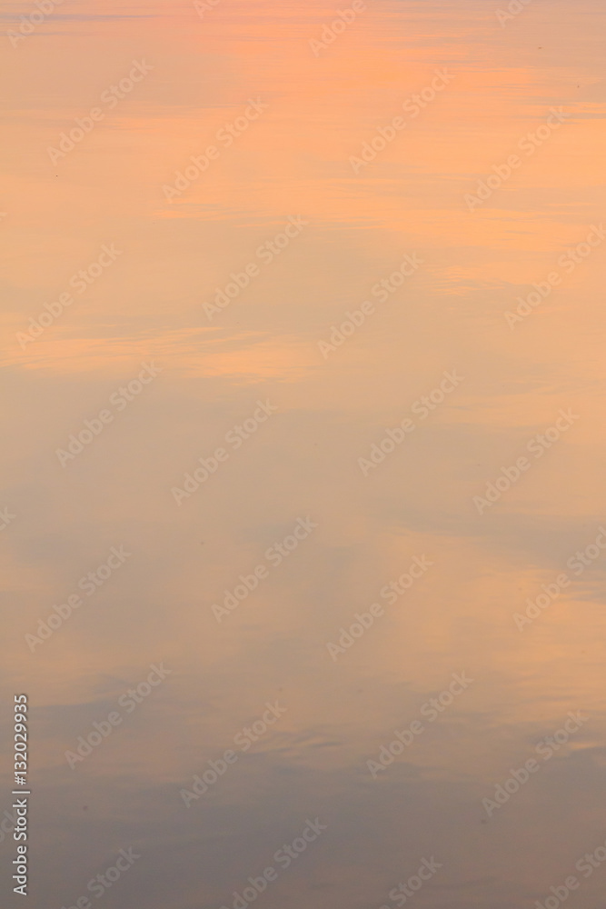 Fototapeta premium Sun reflecting on the water