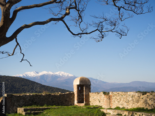 Fuerte de Bellegarde, fortaleza medieval situada sobre la ciudad de Le Perthus, en la zona de los Pirineos Orientales en la región de Languedoc-Rosellón, al sur de Francia. Diciembre de 2016 photo