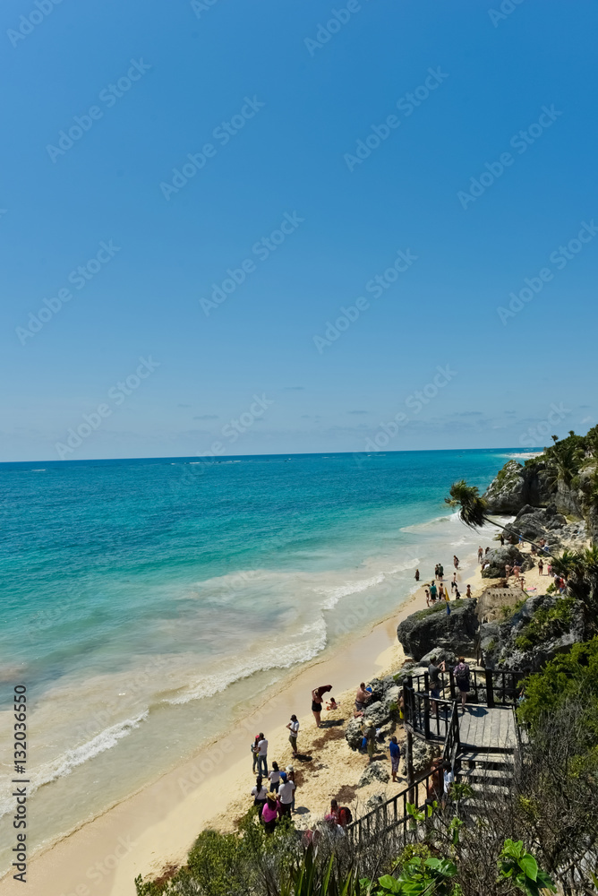 Obraz premium Beach of Tulum remains (vertical)