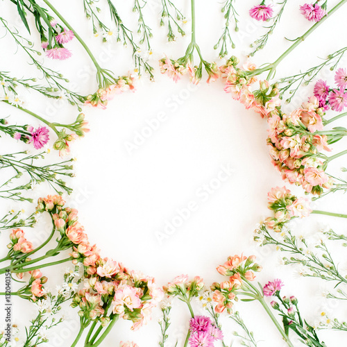 Wreath frame made of wildflowers. Flat lay, top view. Valentine's background © Floral Deco