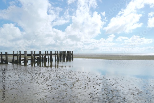 Fototapeta Naklejka Na Ścianę i Meble -  Wolken über dem Wattenmeer