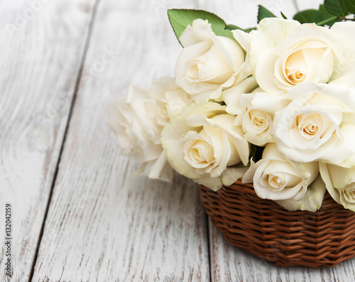 White roses in a basket © Olena Rudo