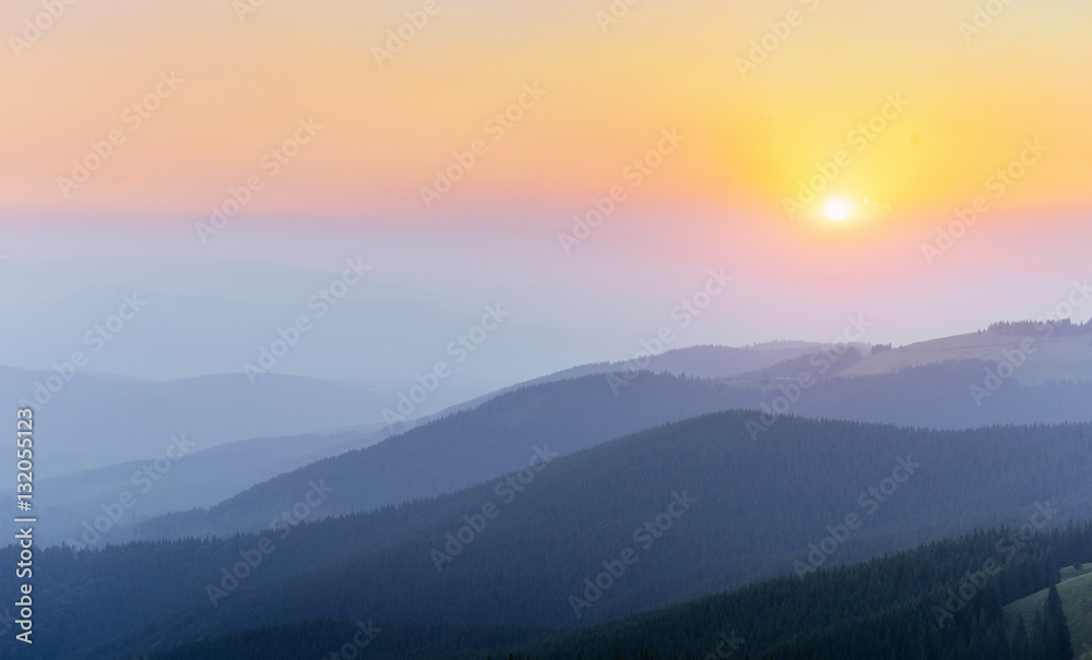 Obraz premium Fantastic sunset in the mountains of Ukraine.