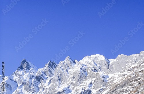 Bergkamm im Schnee, Wanderung zur Großen Scheidegg, Berner Alpen/ Berner Oberland, Westalpen, Schweizer Alpen, Schweiz 
