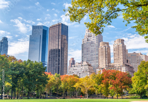 Canvas-taulu Manhattan buildings in foliage season from Central Park - New Yo