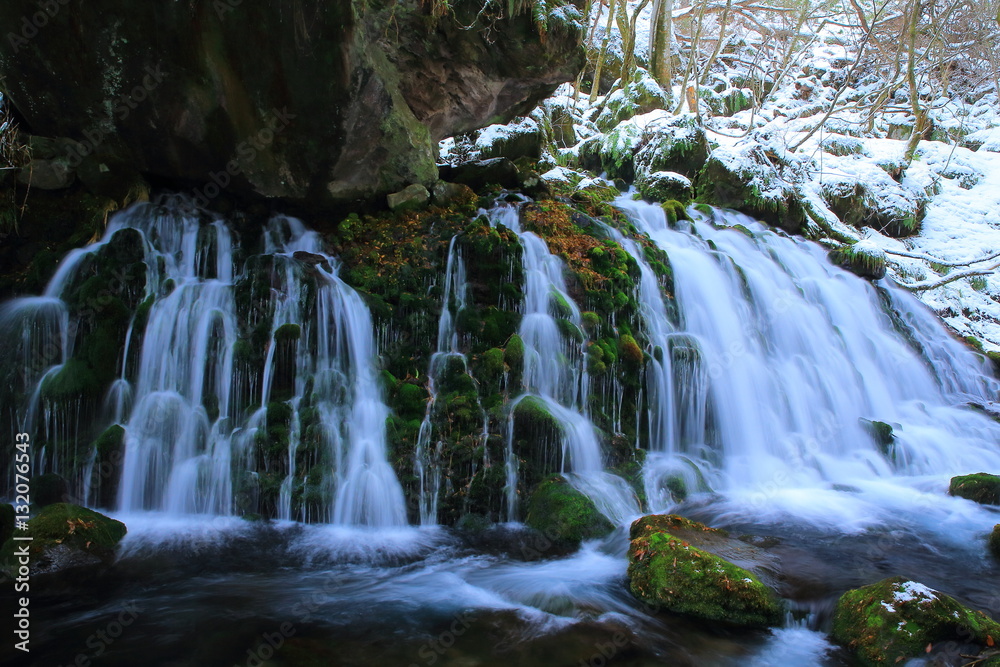 Obraz premium 冬の元滝伏流水