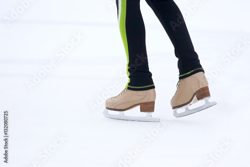 feet skating man skating on the ice rink