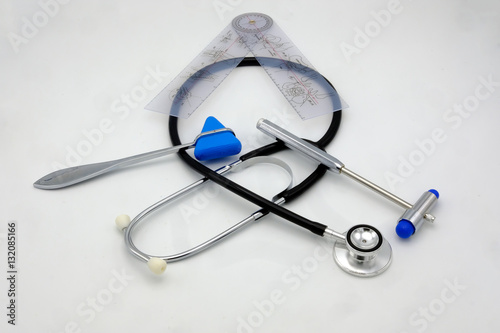 Konstfotografi Medical material, hammer, stethoscope and joints goniometer isol
