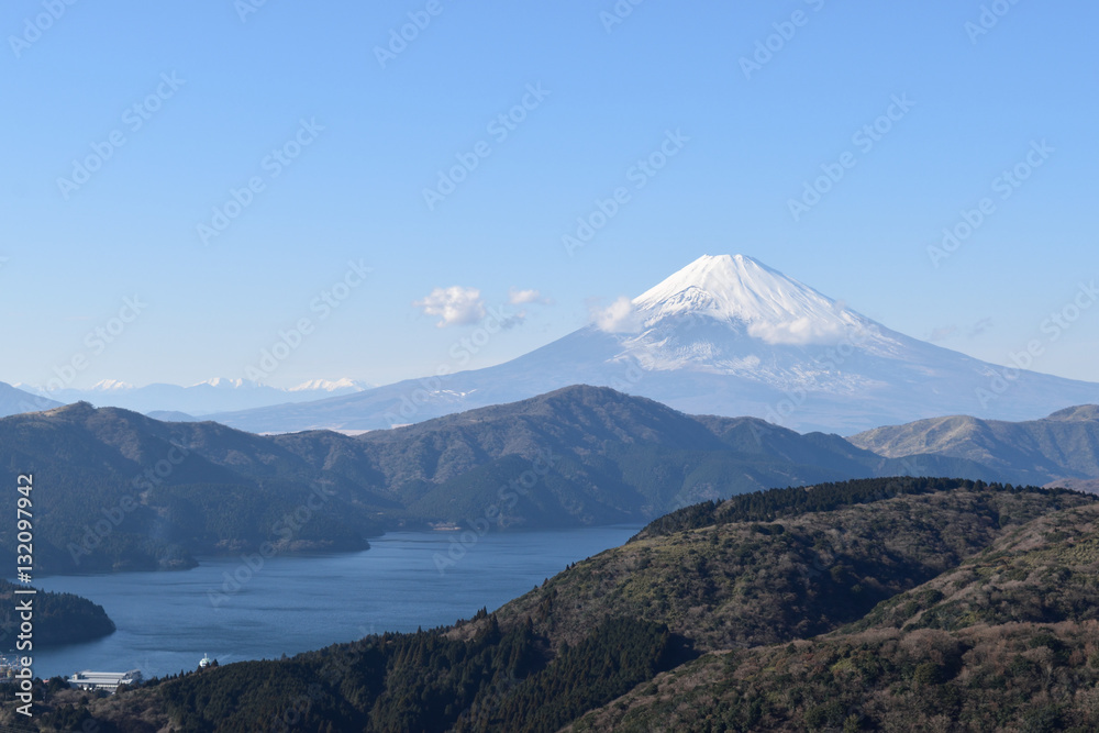富士山と芦ノ湖・箱根の山並み