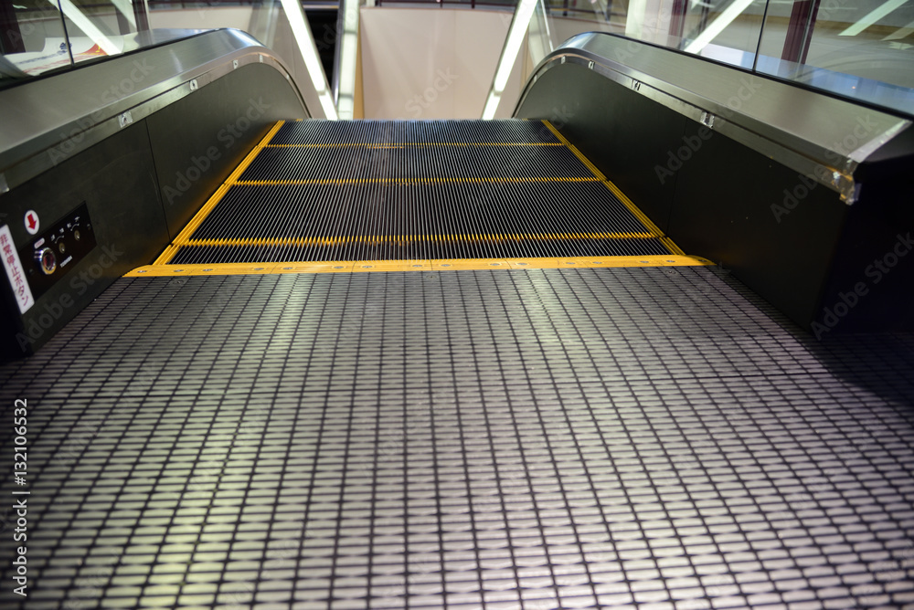 Fototapeta premium エスカレーターのステップ