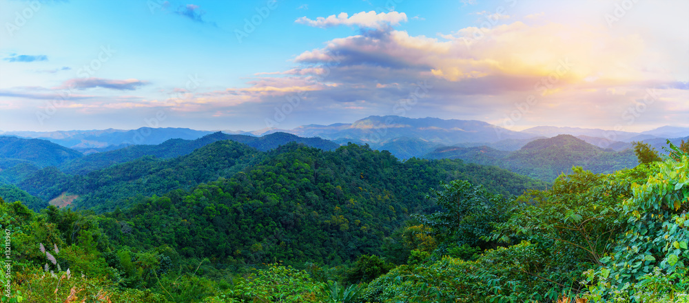 Obraz premium Paranomic view of mountains in Tak , Thailand