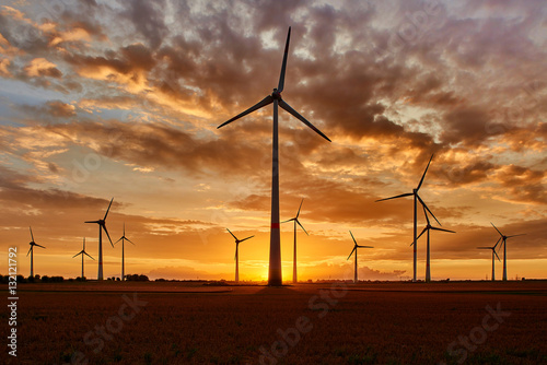 Windpark im Sonnenuntergang