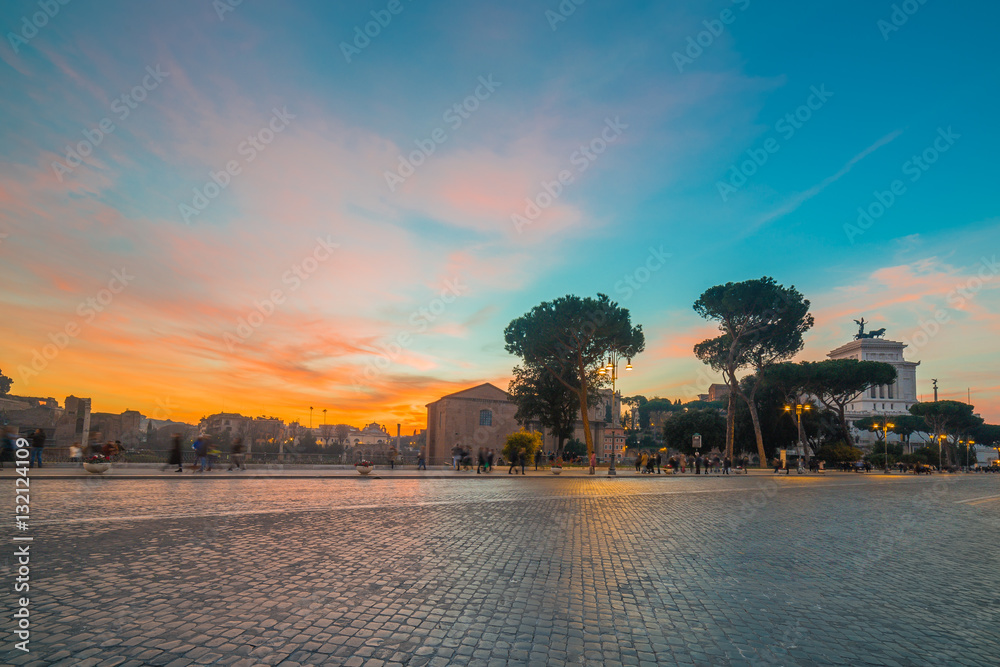 Obraz premium National Monument at sunset in Rome