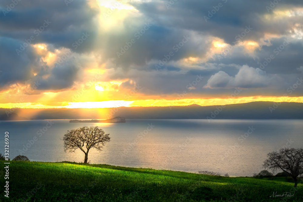 Tramonto sul lago di Bolsena