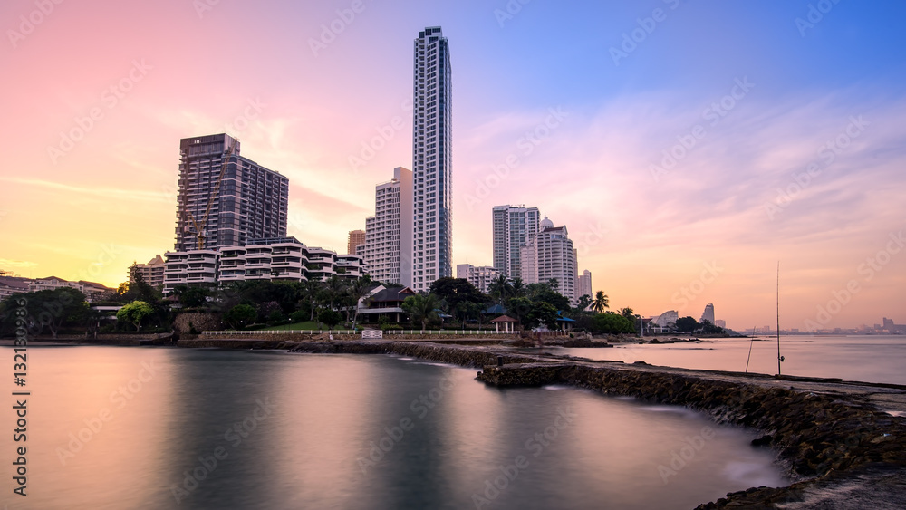 Naklejka premium The seaside town and landscape lighting and a beautiful beach at Pattaya .