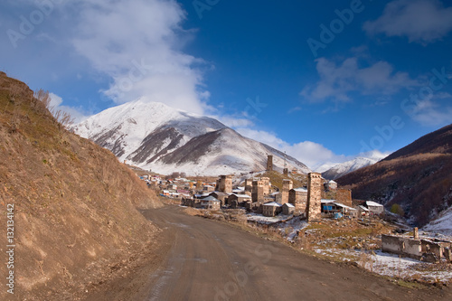 Kaukaz - Gruzja w zimowej szacie. Caucassus mountains in Georgia.