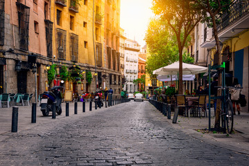 Acrylglasbilder Madrid Historische Gasse im alten Madrid  © Ekaterina Belova