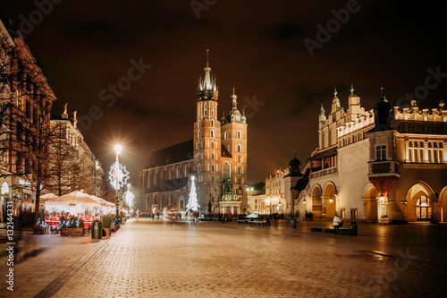 Wallpaper Mural Fair in KRAKOW. Main Market Square and St. Mary's Basilica Torontodigital.ca