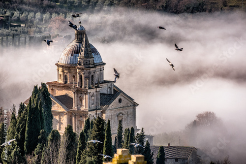 Chiesa di san biagio tra la nebbia 