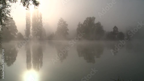 Brumes matinale sur un lac