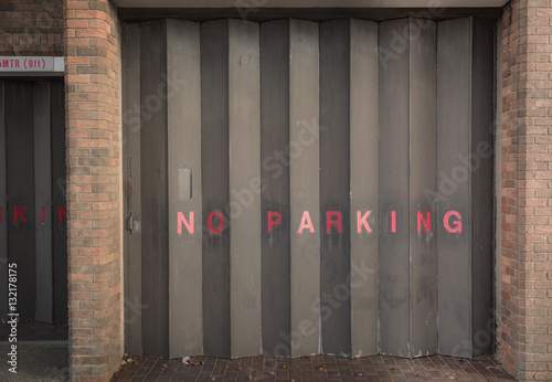 NO PARKING