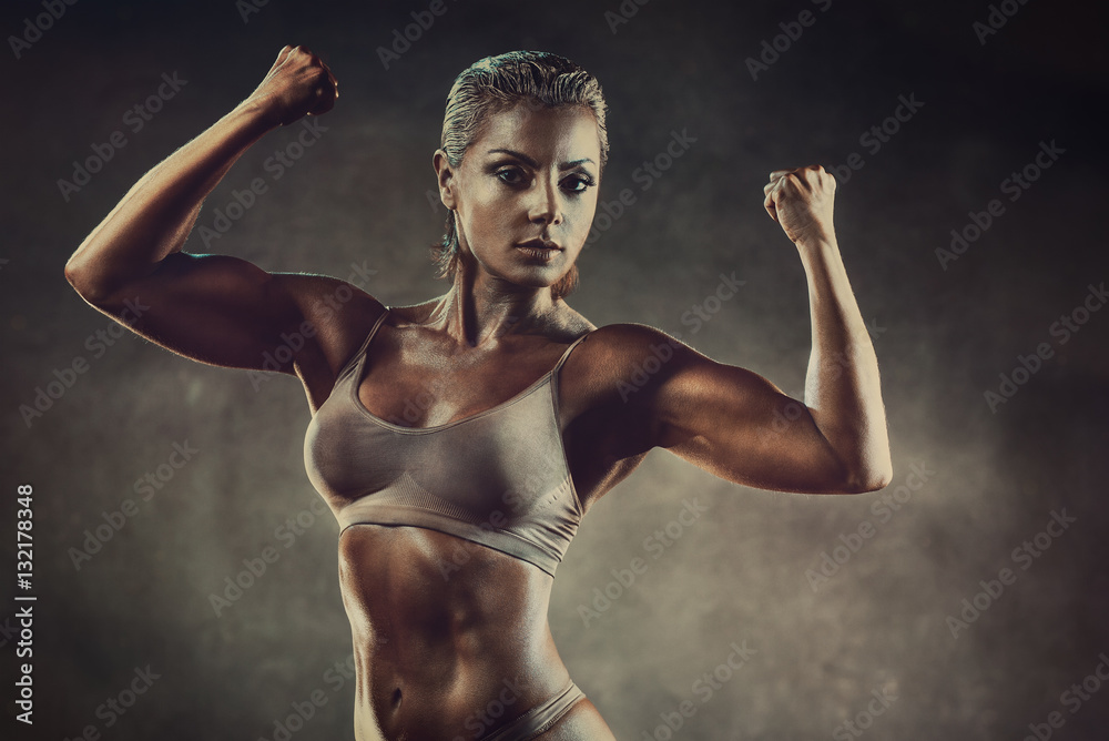 Naklejka premium Strong sports woman