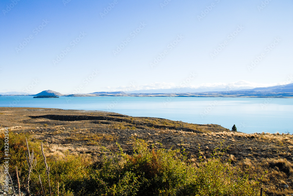 秋のテカポ湖（ニュージーランド）　南方を見る