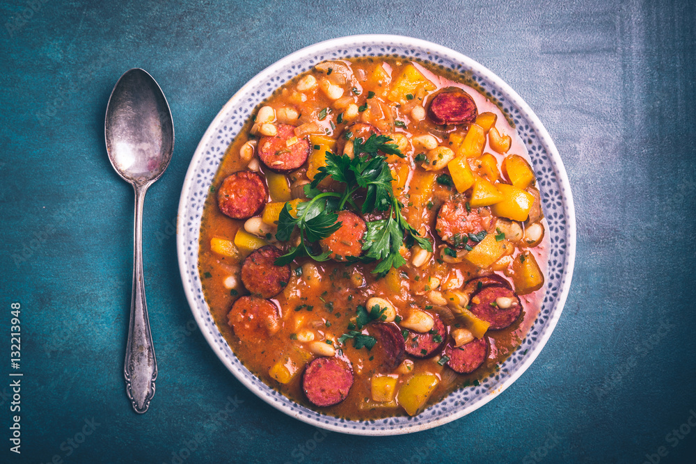 Eintopf mit Kabanossi Paprika und Bohnen Eintopf mit Kabanossi Paprika und Bohnen