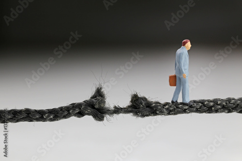 ビジネスマンの危険な綱渡り