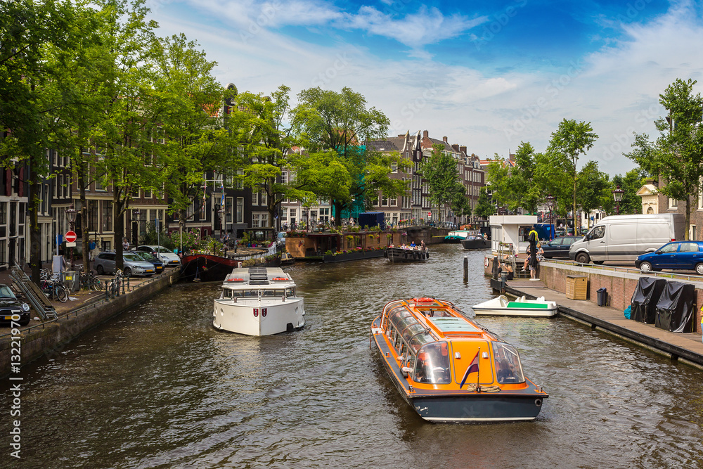 Naklejka premium Canal in Amsterdam