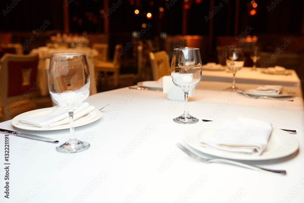 glasses on a table in a restaurant glasses on a table in a restaurant